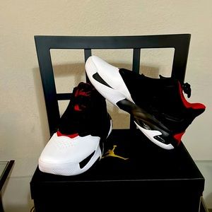 Jordan Max Aura 4 (black, white, red)
